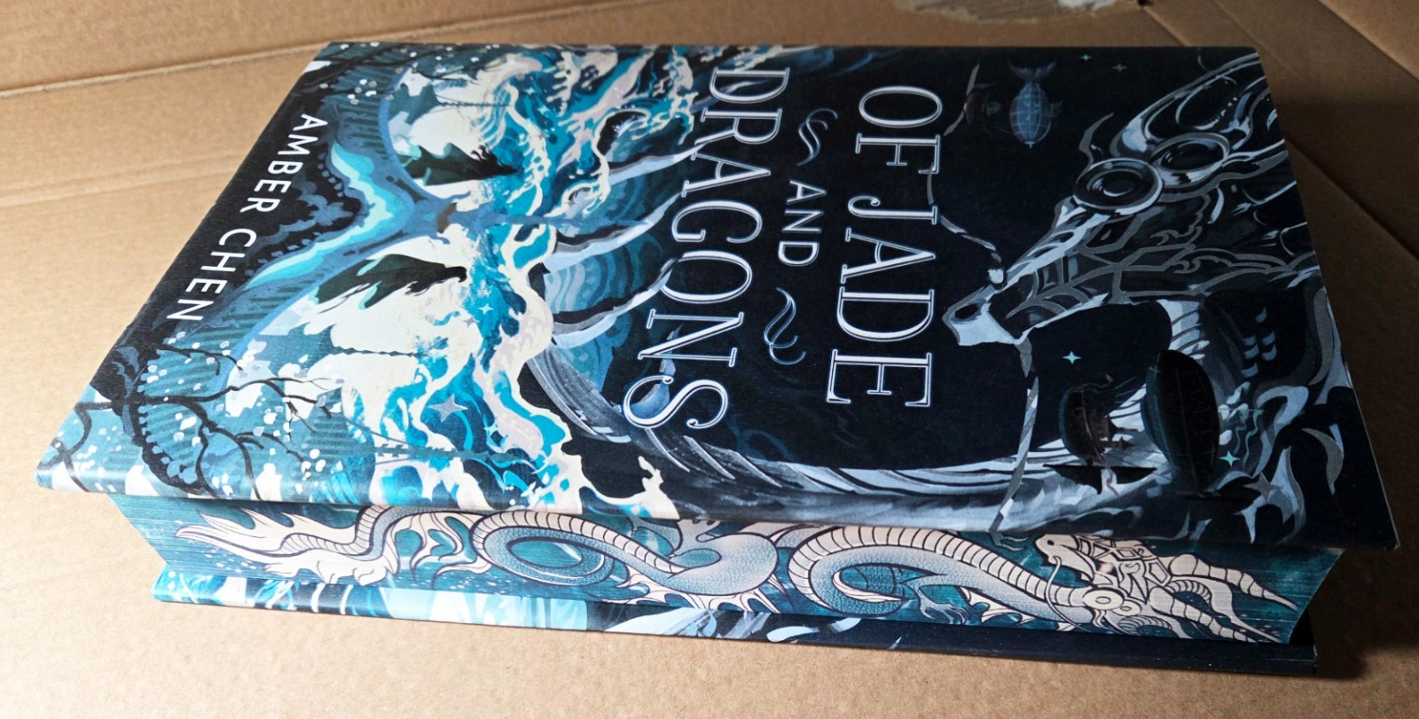 Of Jade and Dragons Amber Chen SIGNED Illumicrate Exclusive 1st HC Sprayed Edges