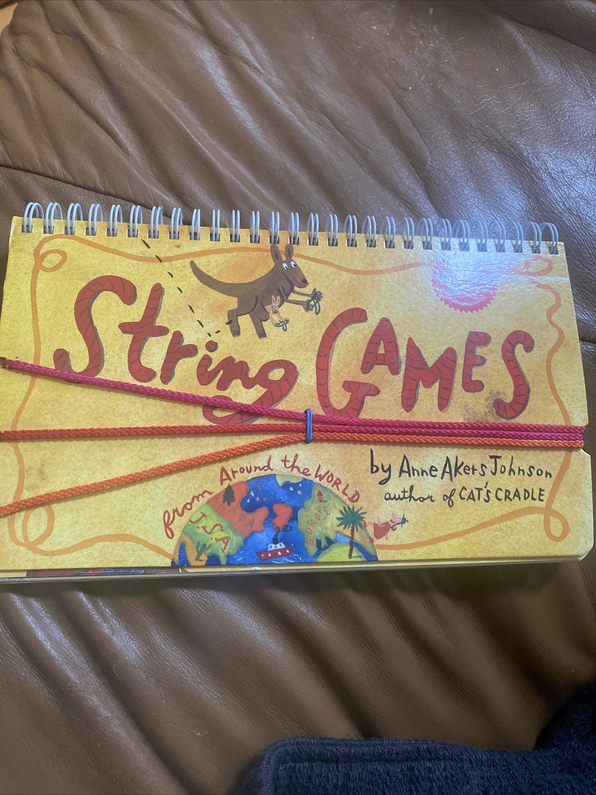 STRING GAMES (KLUTZ) By Anne Akers Johnson **Mint Condition**
