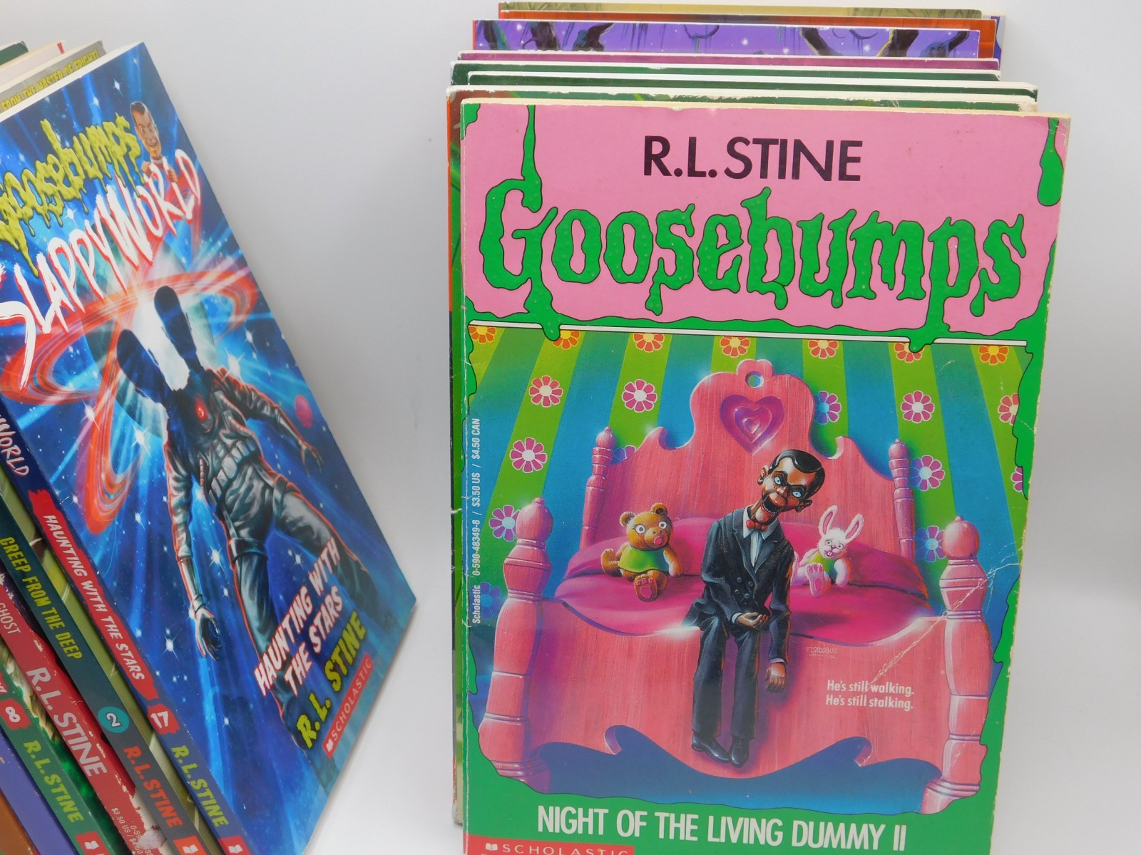 RL STINE LOT (16) Goosebumps Fear Street Just Beyond Graphic Novels (EF946)