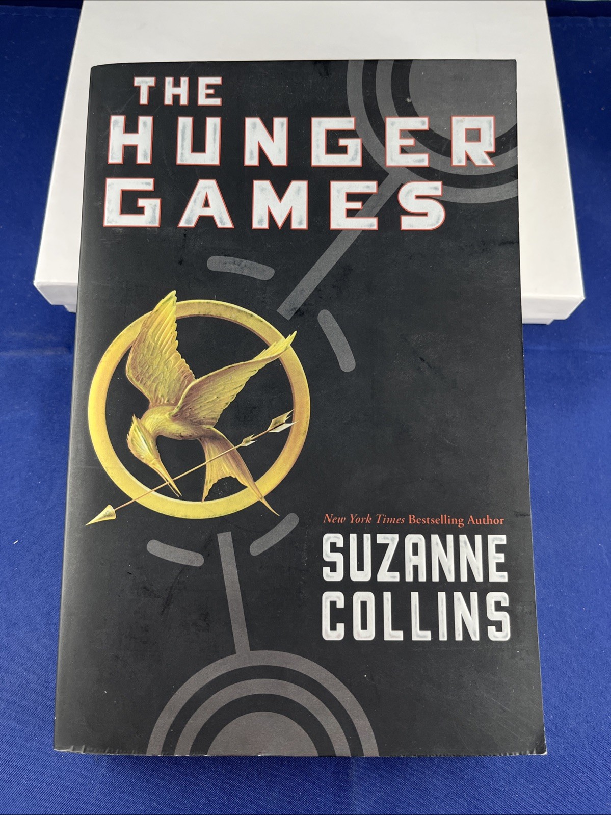 The Hunger Games (Book 1) – Paperback By Suzanne Collins Excellent Used