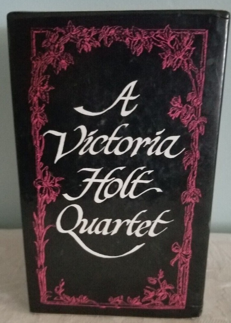 A Victoria Holt Quartet Boxed Set Of 4 MM Pbs Captive Paradise Island Silk Vende
