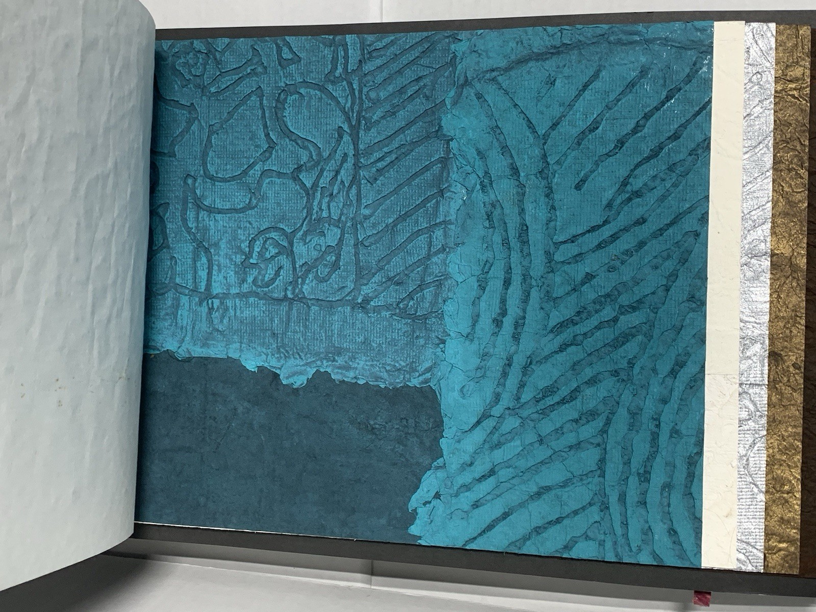ELITIS Wallpaper Sample Book MINDORO 12x18x2″ 10lbs