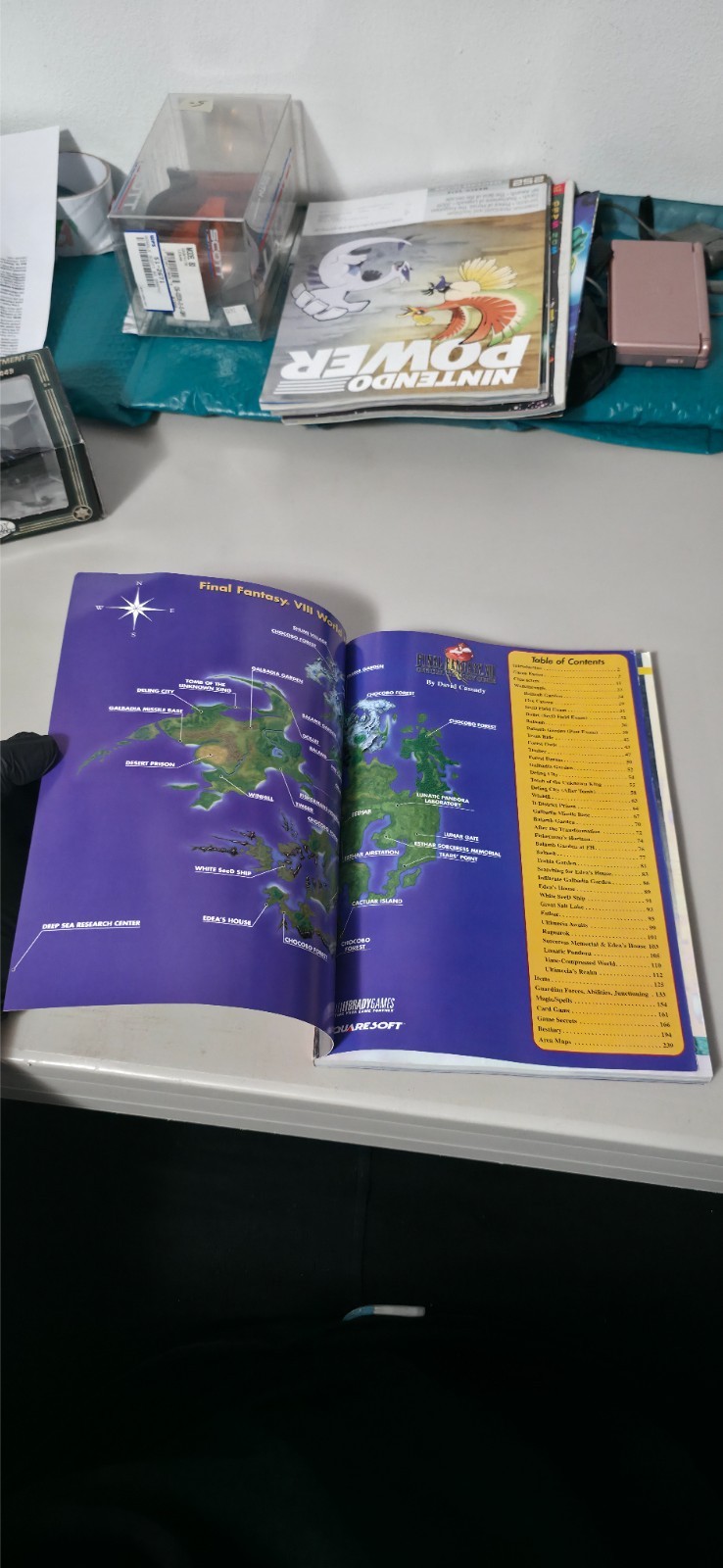 Final Fantasy VIII PS1 Strategy Guide + POSTER PlayStation 1 brady games