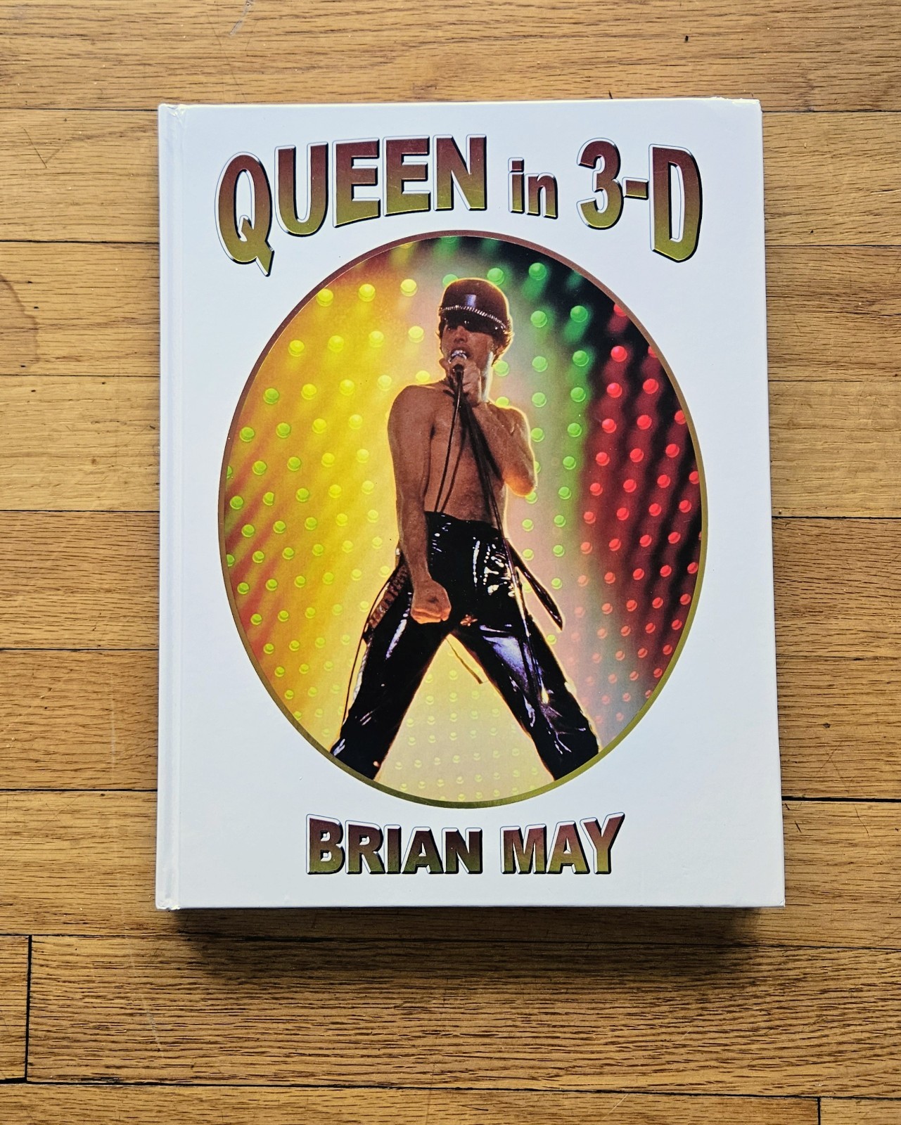 Queen in 3-D by Brian May (2018, Hardcover) w/3-D Viewer!