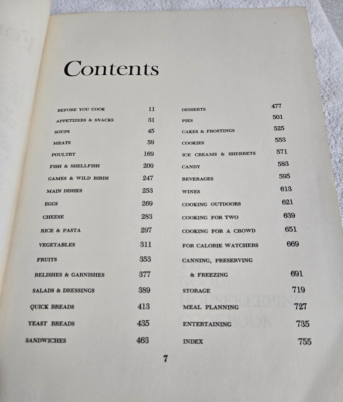 Vintage “The Good Housekeeping Cookbook’ 1973 Hardcover, 800 Pages