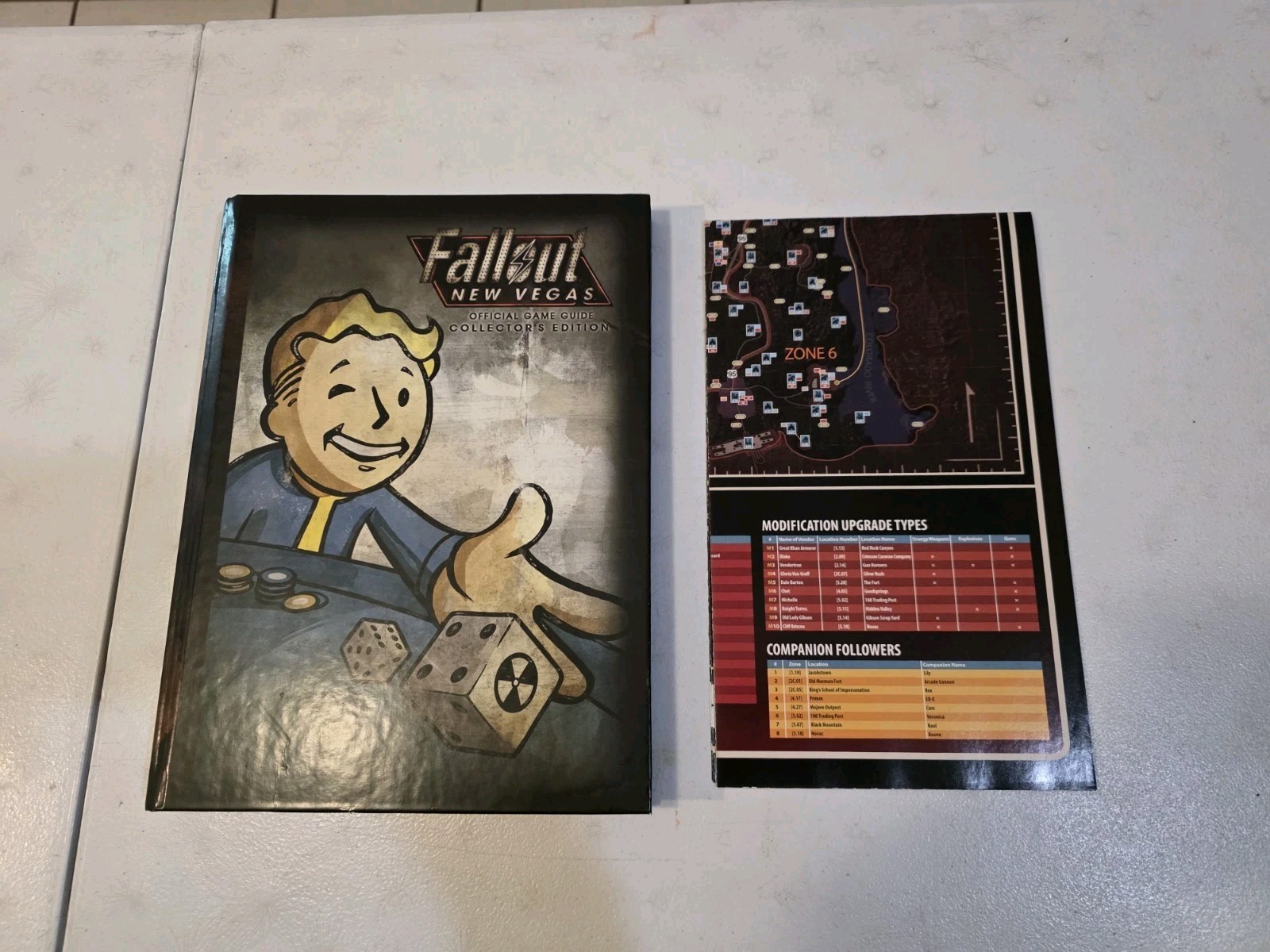 Fallout New Vegas Official Game Guide Collector’s Edition with map