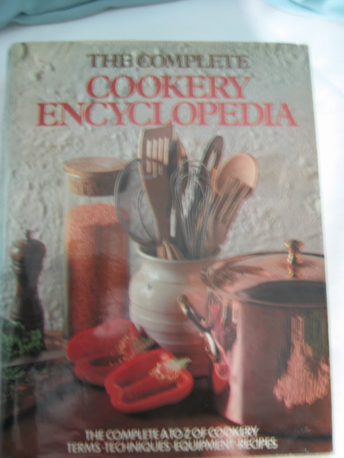Vintage Cookbook the complete Cookery encyclopedia 456 pages England 1964