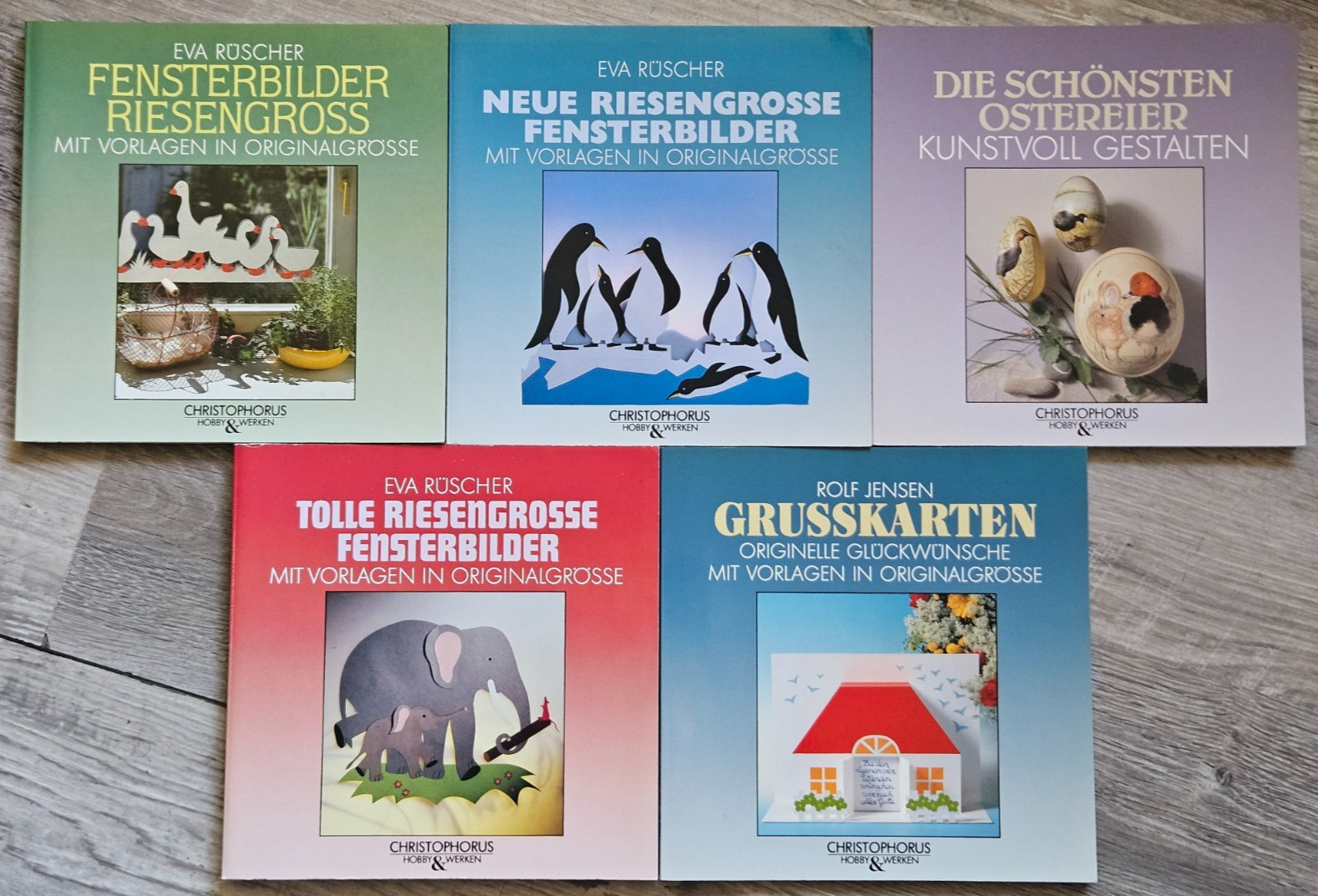 5 ’91-’93 Hobby & Werken Crafts Books w/ Patterns. Written in German Language.