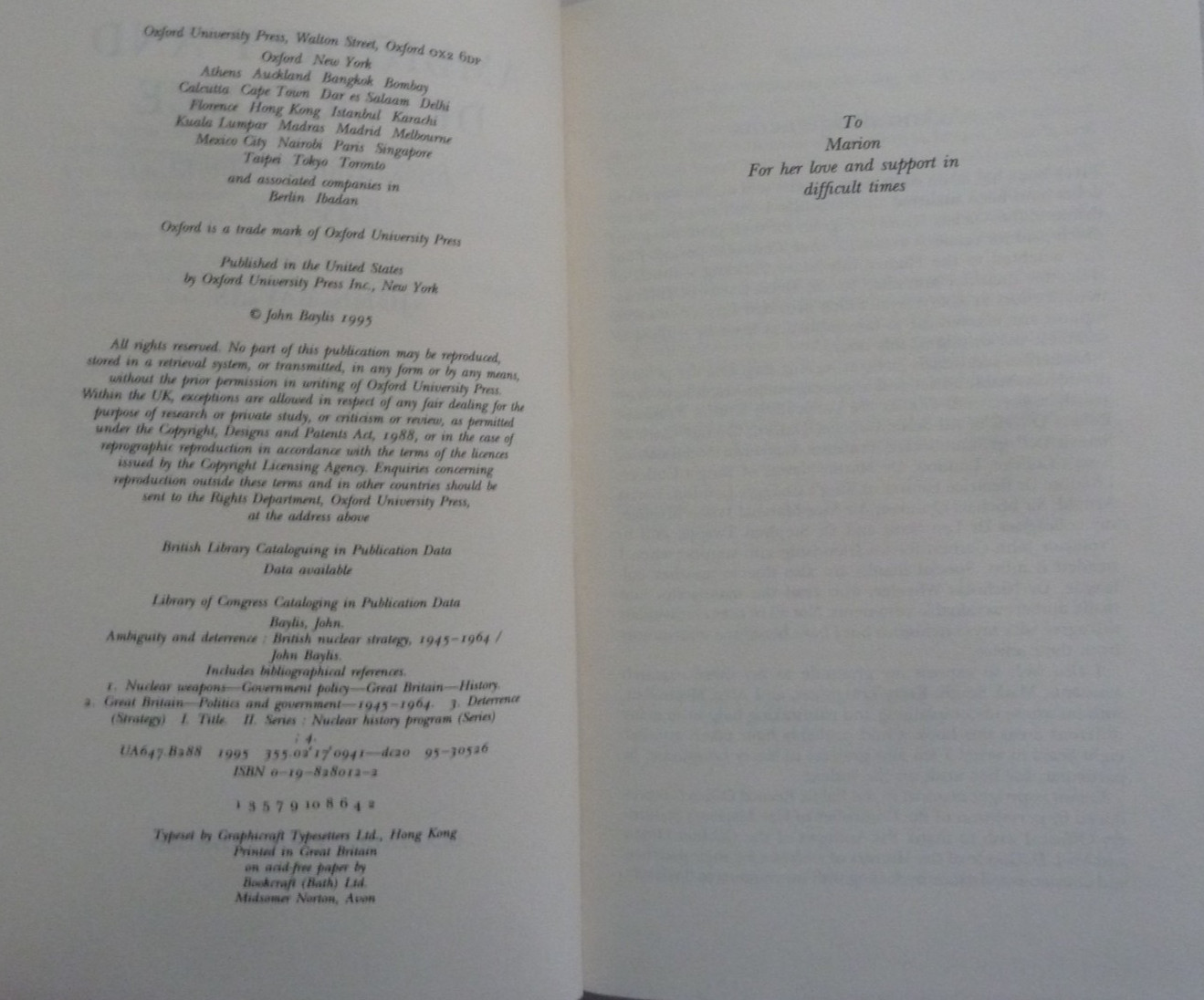 John Baylis: Ambiguity & Deterrence British Nuclear Strategy 1945-1964 HB/DJ 1st