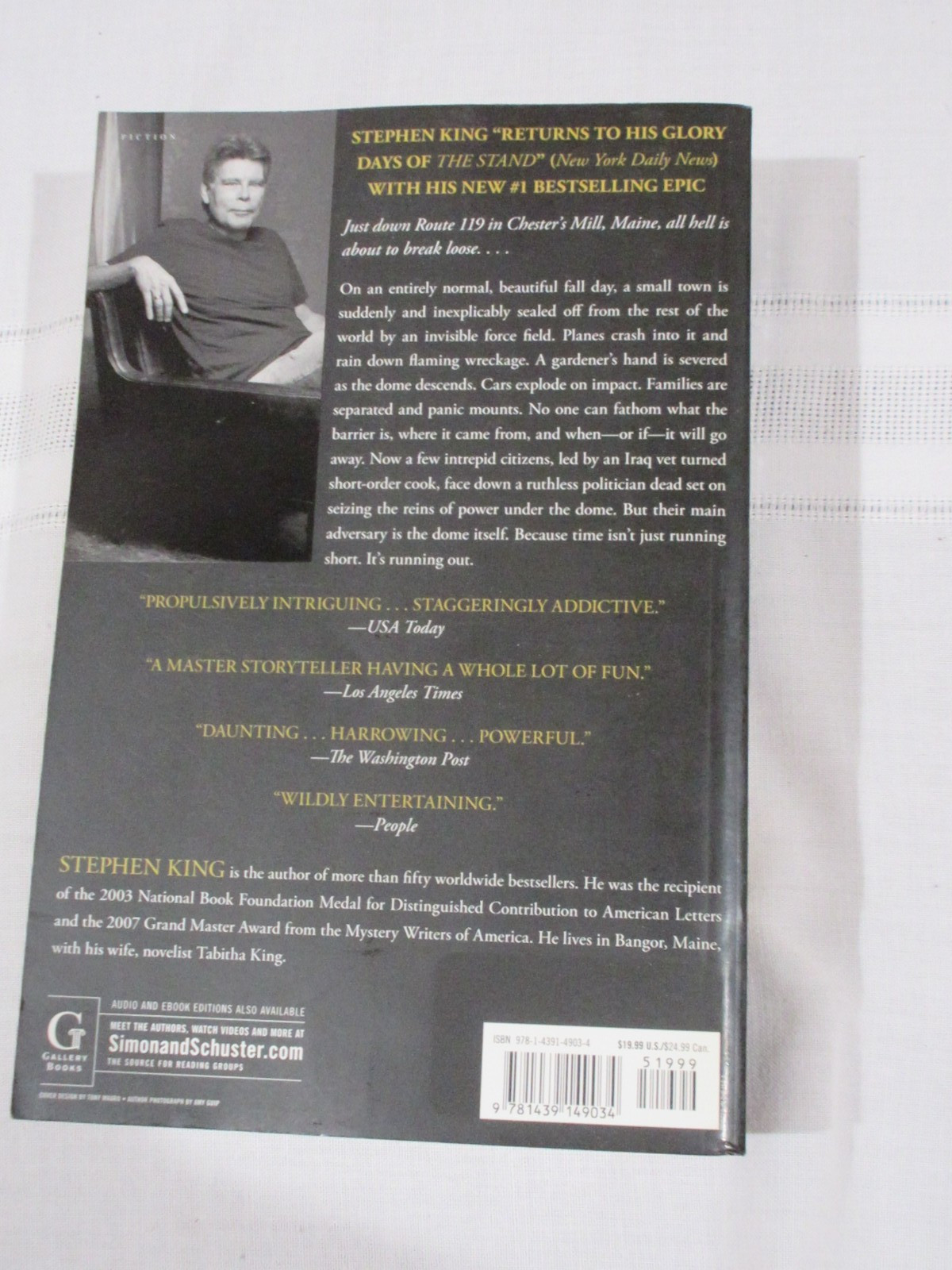 Stephen King-Under The Dome- Paperback Novel 2009 Gallery Books