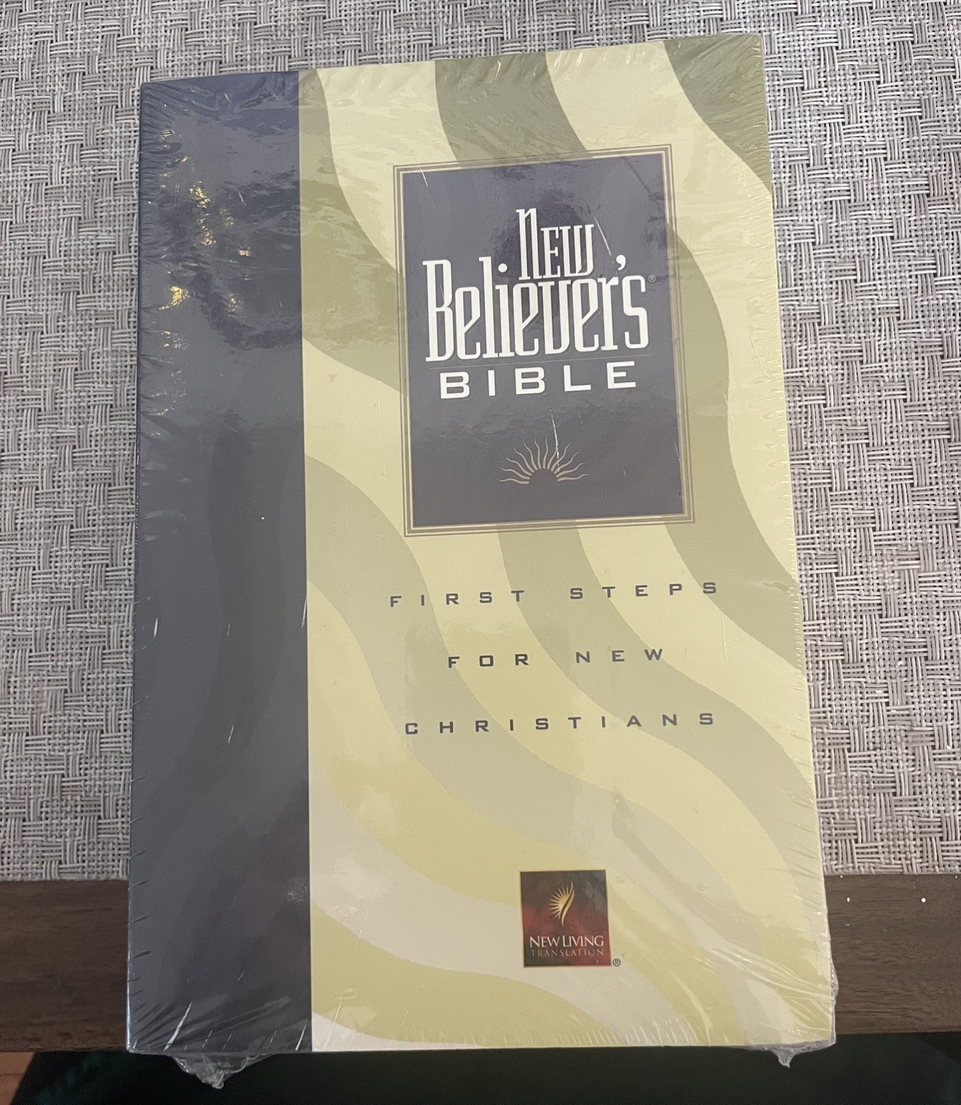New Believer’s Bible: First Steps for New Christians (New Living Tr), LikeN,