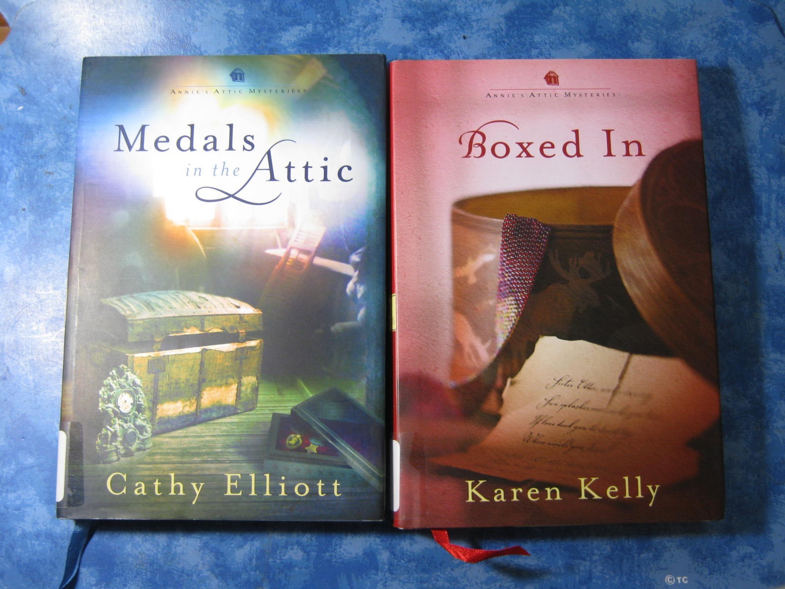 LOT OF 7 ANNIE’S ATTIC MYSTERIES Inspirational Fiction HCDJ 2013 VGC