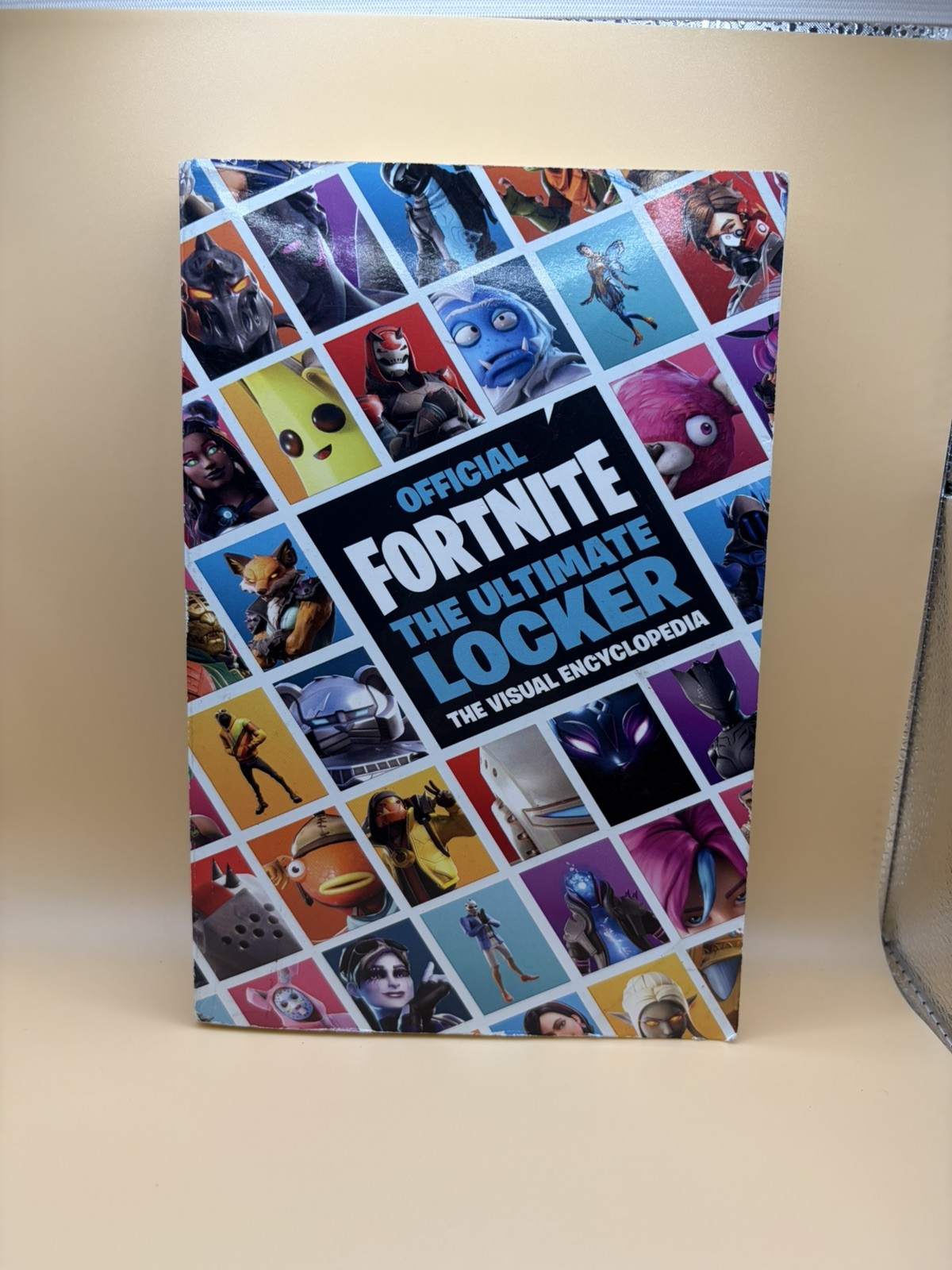 Fortnite book Official The Ultimate Locker Visual Encyclopedia Used Gaming Guide