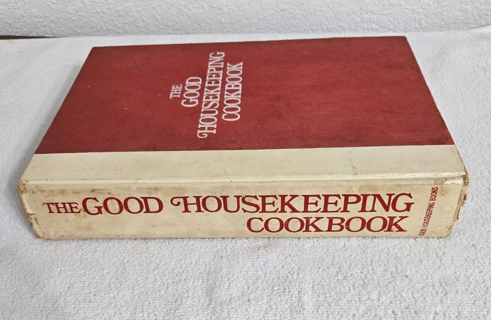 Vintage “The Good Housekeeping Cookbook’ 1973 Hardcover, 800 Pages