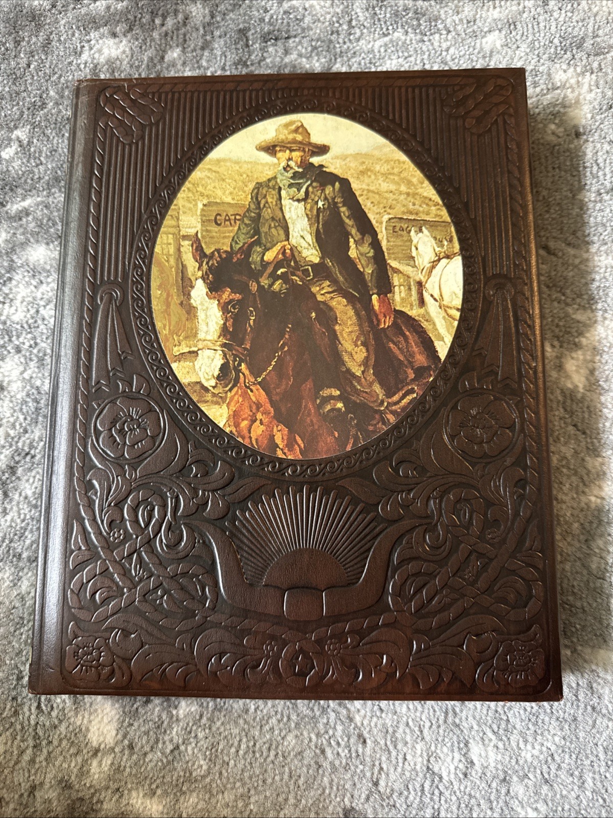 The Old West : THE GUNFIGHTERS, Faux Leather Bound, Hard Cover