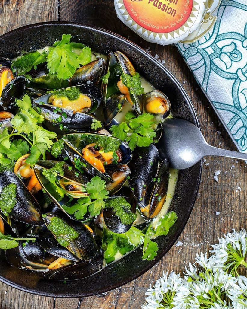 Mussels with Green Mojo Sauce